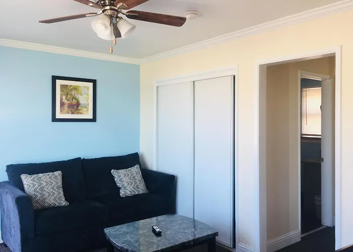 Dolphin Cove Motel