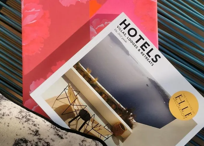 Un Hôtel En Ville