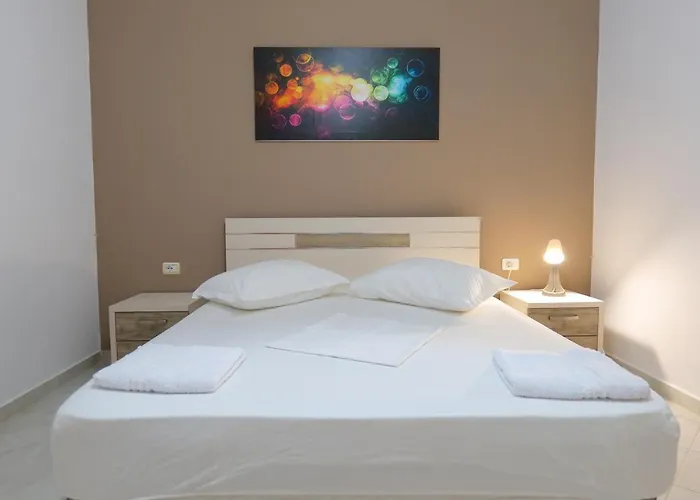 Saranda Inn Rooms & Apartments