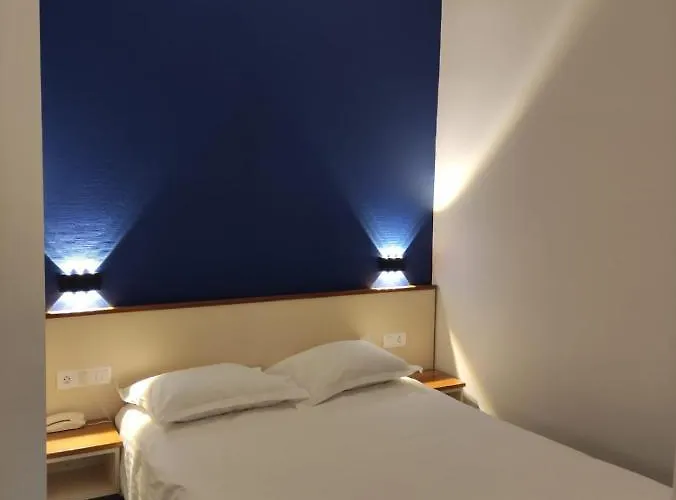 Hotel Des Lices - Angers