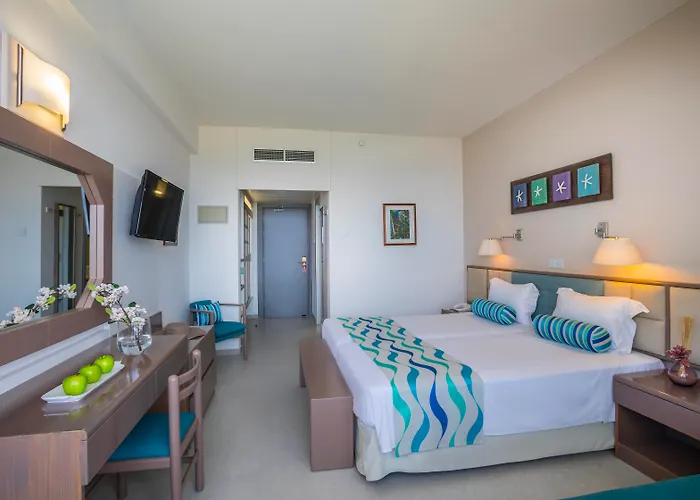Cavo Maris Beach Hotel&Suites
