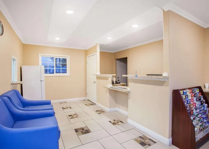 Travelodge By Wyndham Fresno Yosemite Area