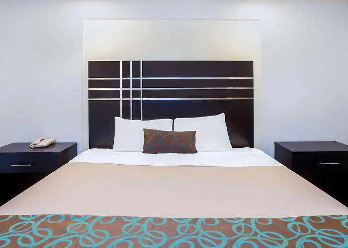 Travelodge By Wyndham Fresno Yosemite Area