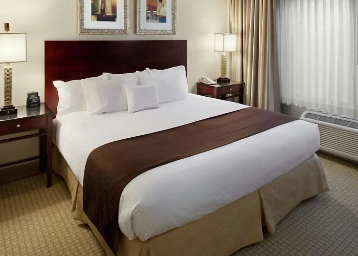 Doubletree By Hilton Charlotte Airport