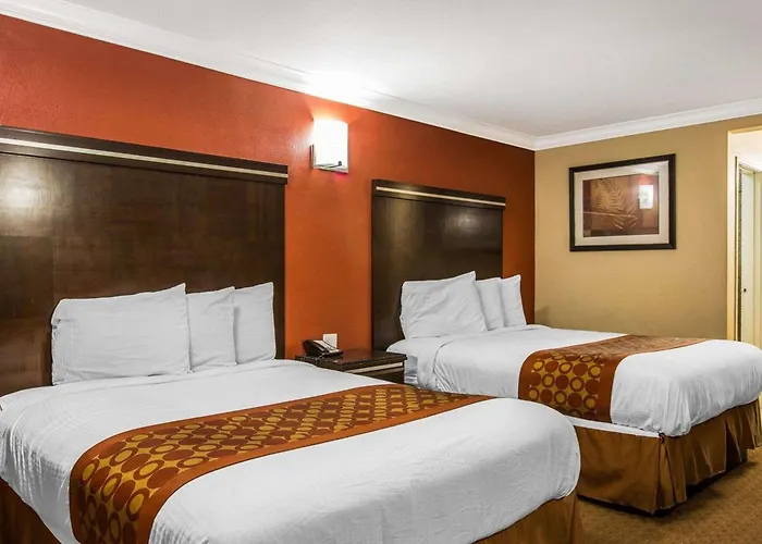 Rodeway Inn & Suites Corona