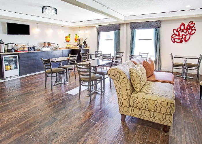 Days Inn By Wyndham Great Lakes Naval Base