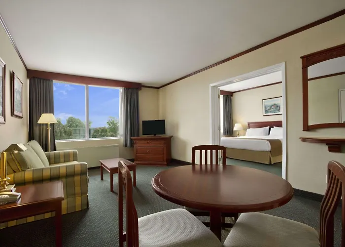 Park Inn Hotel Montreal Airport