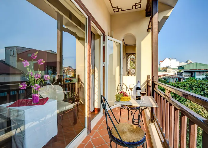 Quoc Hoa Premier Hotel