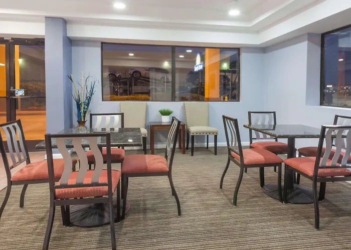 Days Inn By Wyndham Clinton