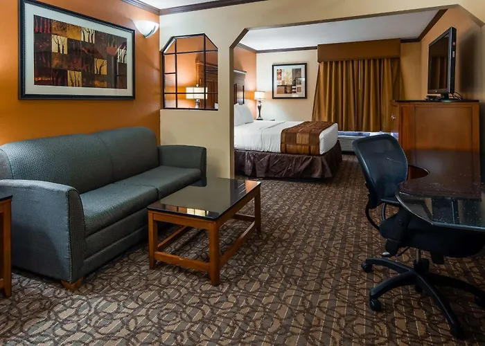 Best Western Plus Midwest Inn & Suites