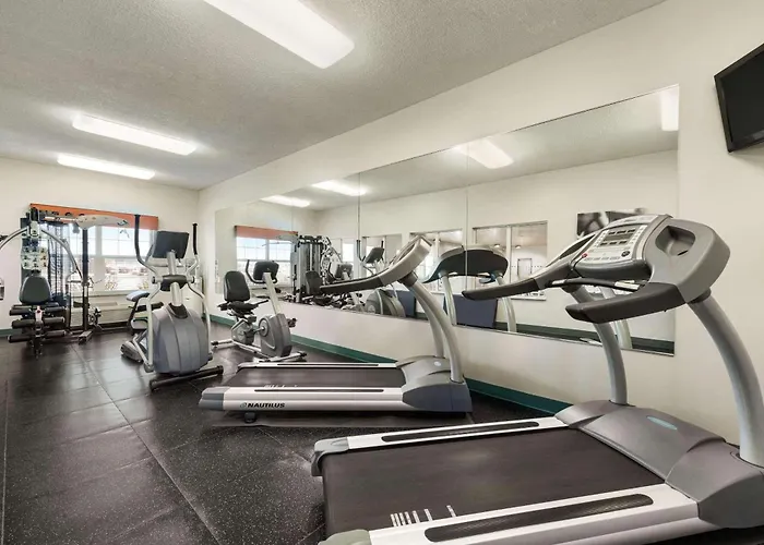 Country Inn & Suites By Radisson, Kansas City At Village West, Ks