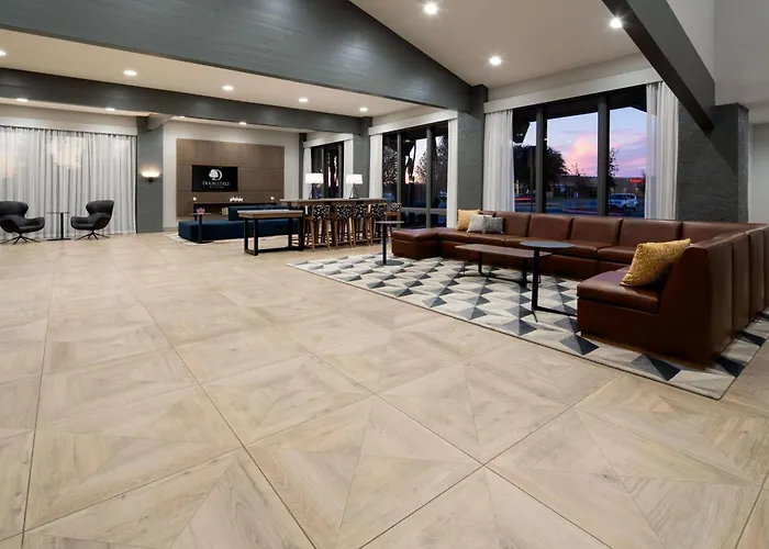 Doubletree By Hilton Bakersfield