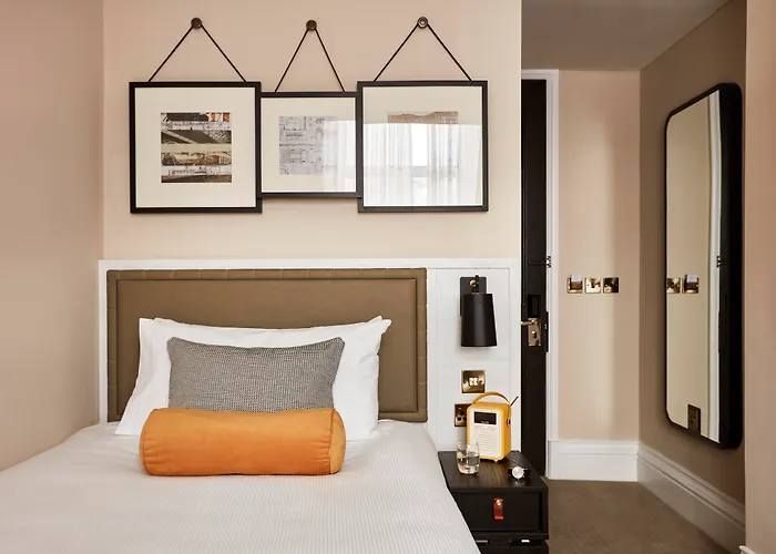 The Clermont London, Victoria