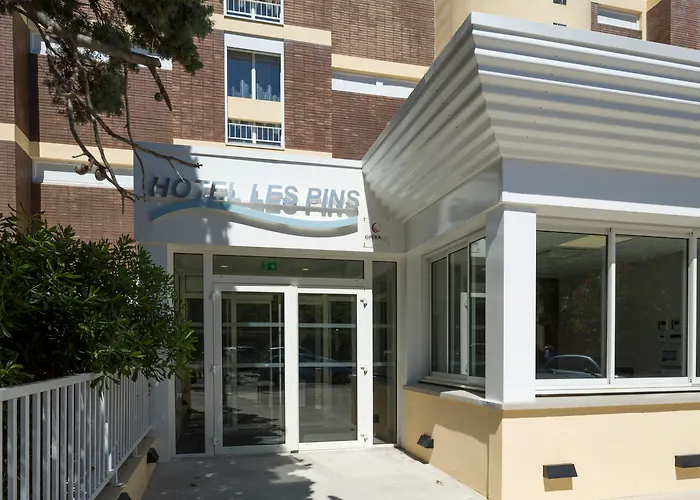 Logis Hotel Les Pins - Operalia