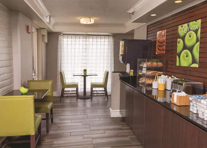 La Quinta Inn & Suites By Wyndham Ventura