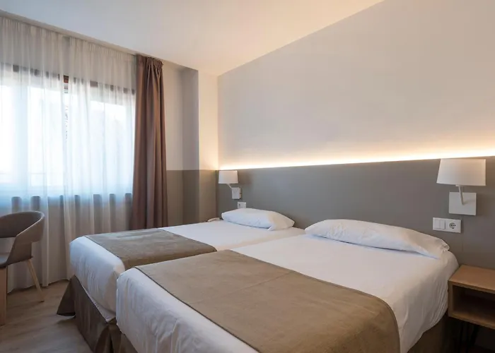Hotel Airinos 3*