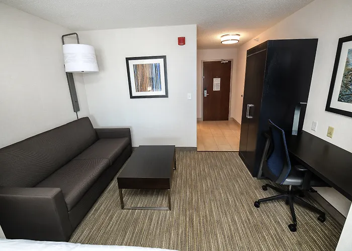 Holiday Inn Express Hotel & Suites Grand Forks By Ihg