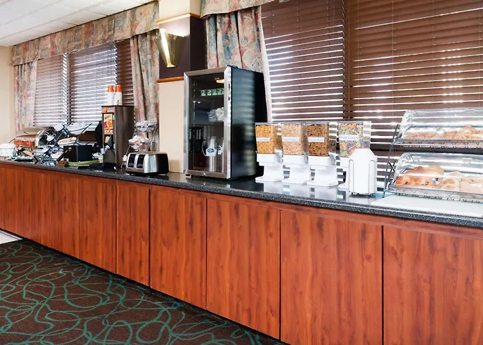Baymont By Wyndham Clarksville Northeast
