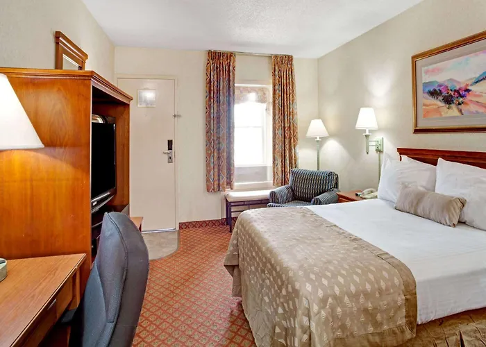 Ramada By Wyndham West Memphis