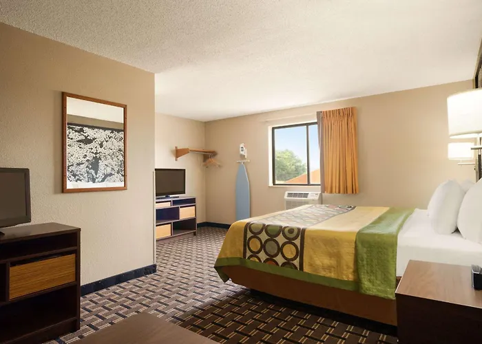 Super 8 By Wyndham Mayfield