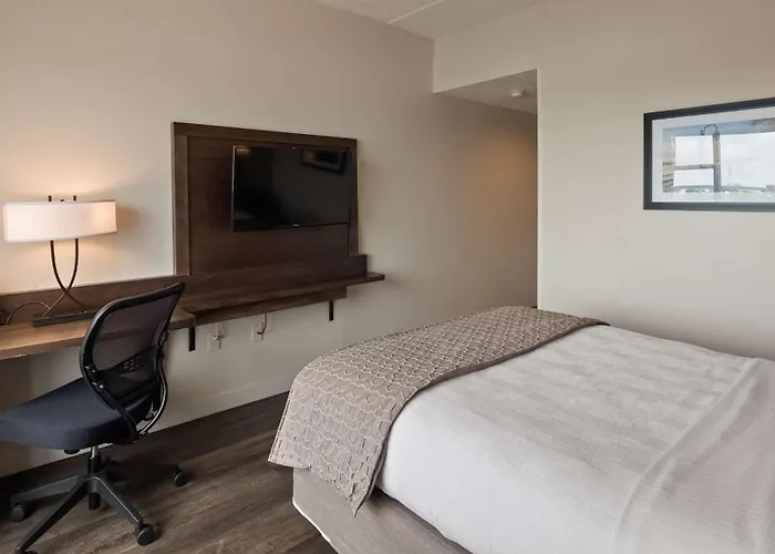 Best Western Plus Coastline Inn