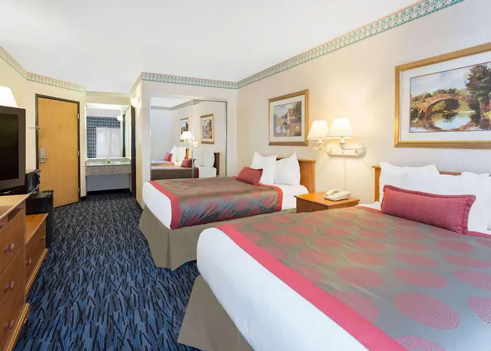 Ramada By Wyndham Kent Seattle Area