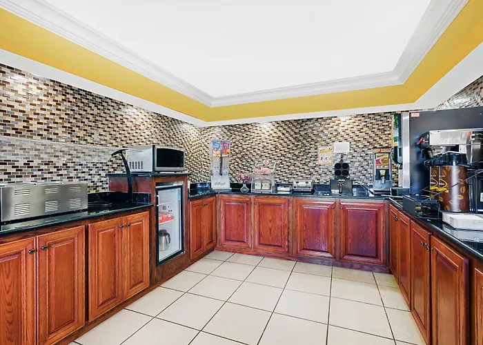 Super 8 By Wyndham Byron/South Macon