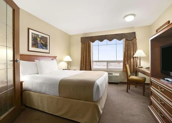 Super 8 By Wyndham High Level Ab