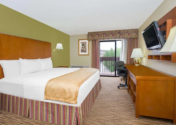 Days Inn & Suites By Wyndham Red Rock-Gallup