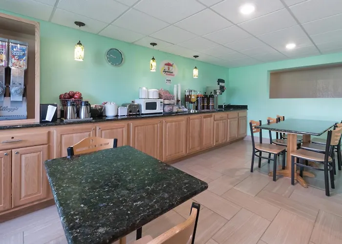 Super 8 By Wyndham Devils Lake
