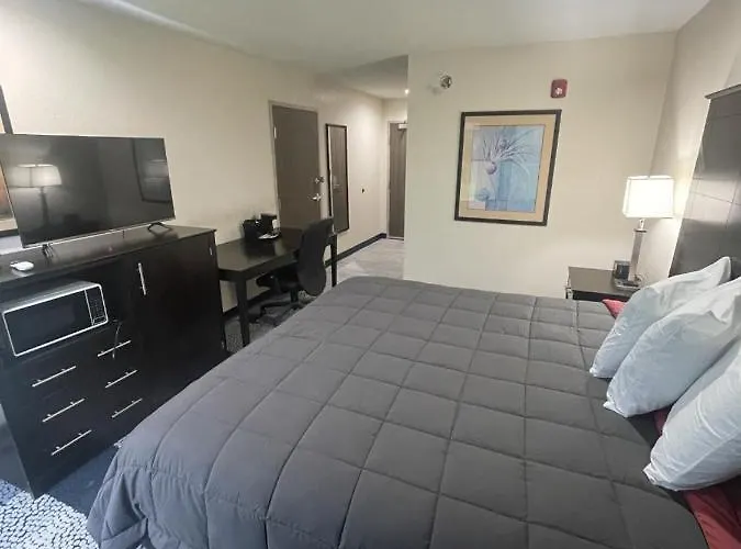 Baymont By Wyndham Iowa Lake Charles