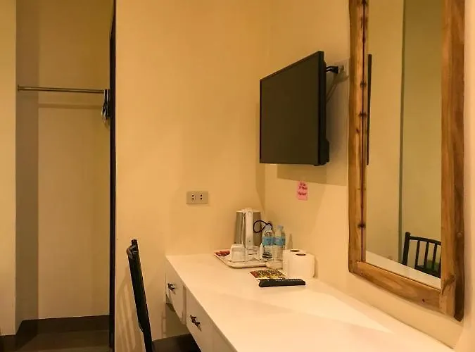 E.I. Suites
