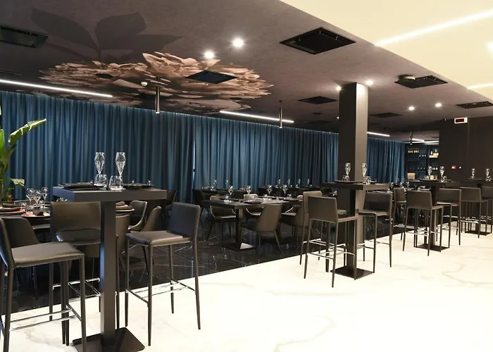 Demsi Palace Hotel & Restaurant