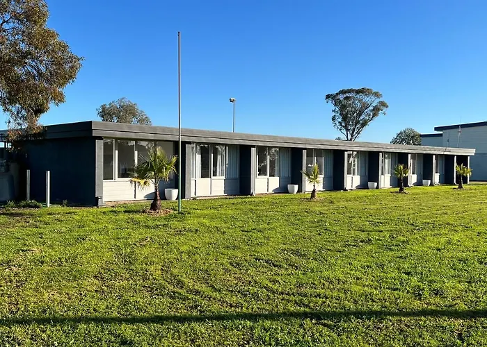 Happy Wanderer Motel Lake Boga On The Lake With Lake Views