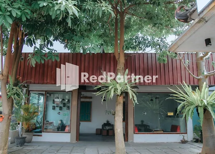 Flamboyan Asri Syariah Mitra Reddoorz Near Kampung Inggris Pare