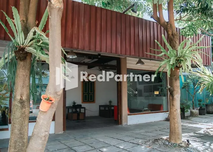 Flamboyan Asri Syariah Mitra Reddoorz Near Kampung Inggris Pare