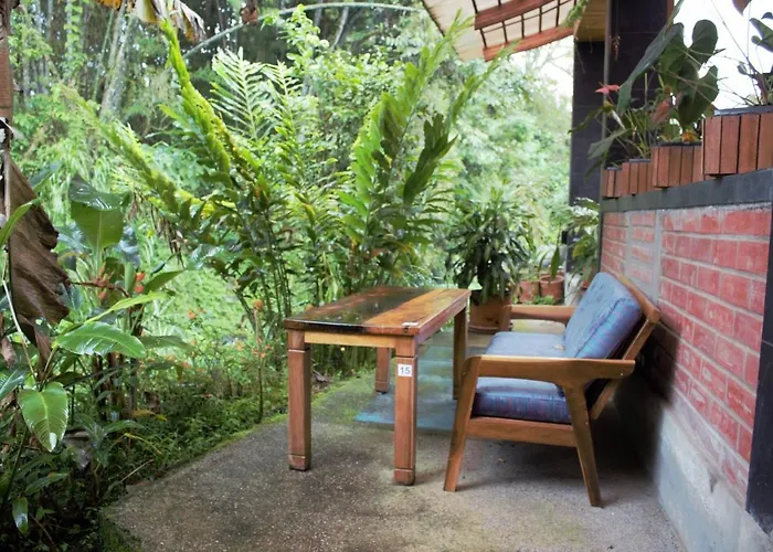 Hostal Zafiro Mindo