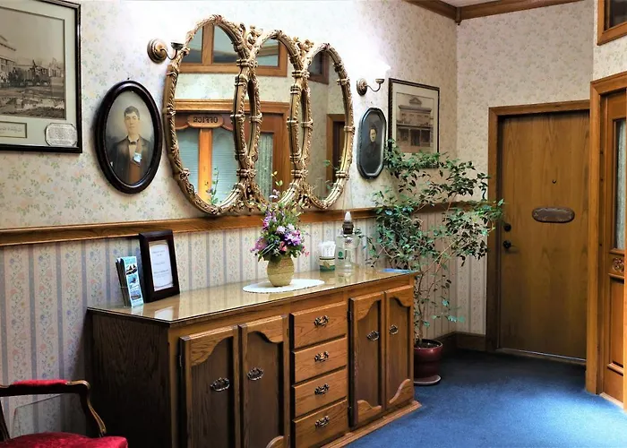 Mariposa Hotel Inn