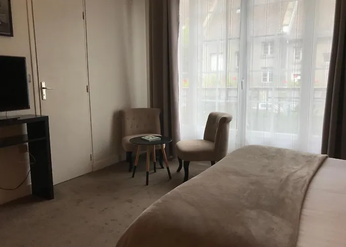 Logis Hôtel Les Airelles Neufchâtel En Bray