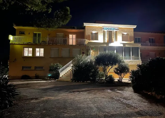 Logis Hotel Le Clement V