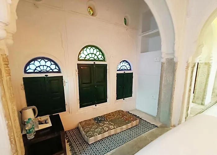 Bloom Boutique - Chelon Haveli