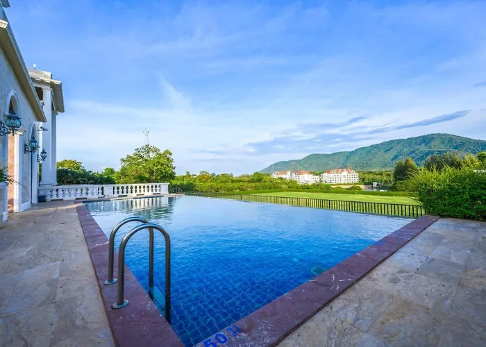 Chateau De Khaoyai Hotel & Resort