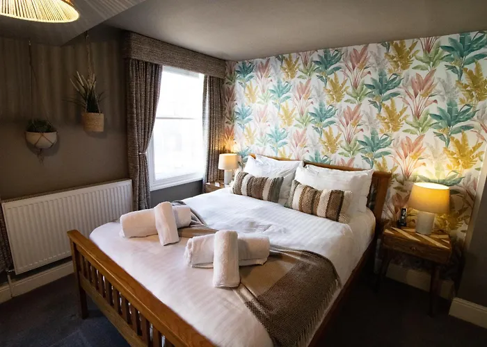 The Wheatsheaf Pub, Kitchen & Rooms