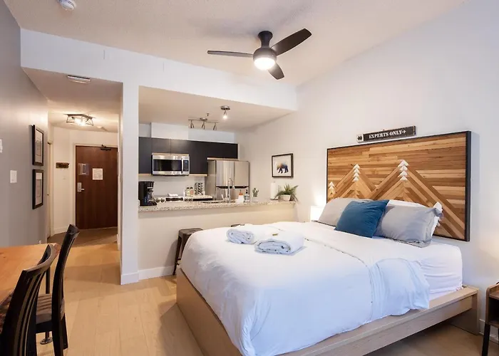 Bright Suite at Ski In/Out Glacier Lodge!