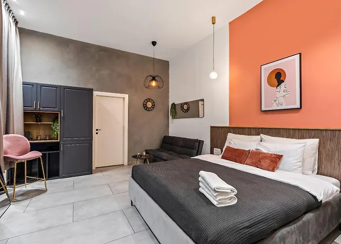 Old City Boutique - By La Finca Hotels- חוויית אירוח יוקרתית, חניה בחינם וקרבה לשדרת הקולינריה של העיר