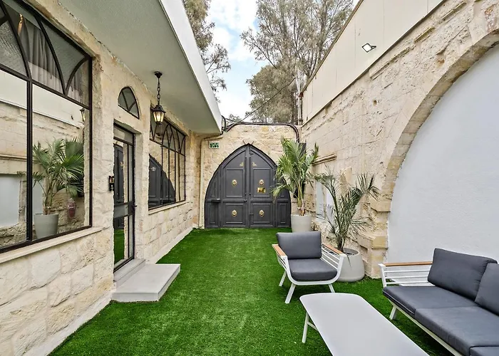 Old City Boutique - By La Finca Hotels- חוויית אירוח יוקרתית, חניה בחינם וקרבה לשדרת הקולינריה של העיר