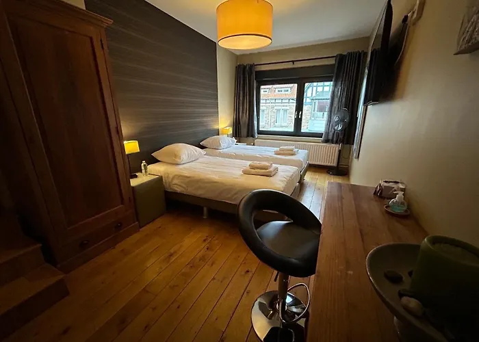 Race & Rooms