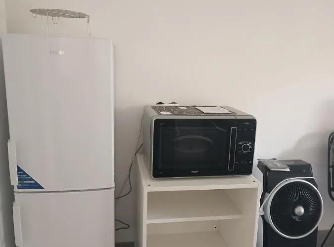 Joli studio res au calme en rez de jardin à Bandol.