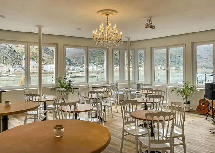 Hotel Zum Goldenen Loewen - Restaurant - Panoramabar - Terrassen - Events - Rheinblick - Geschichte Seit 1728
