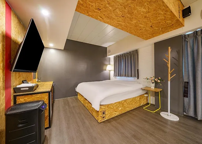 27 Hotel